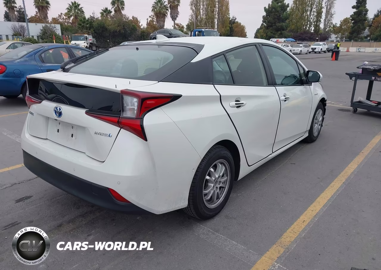 2019 Toyota Prius Le VIN:JTDKARFU1K3090958 - 4