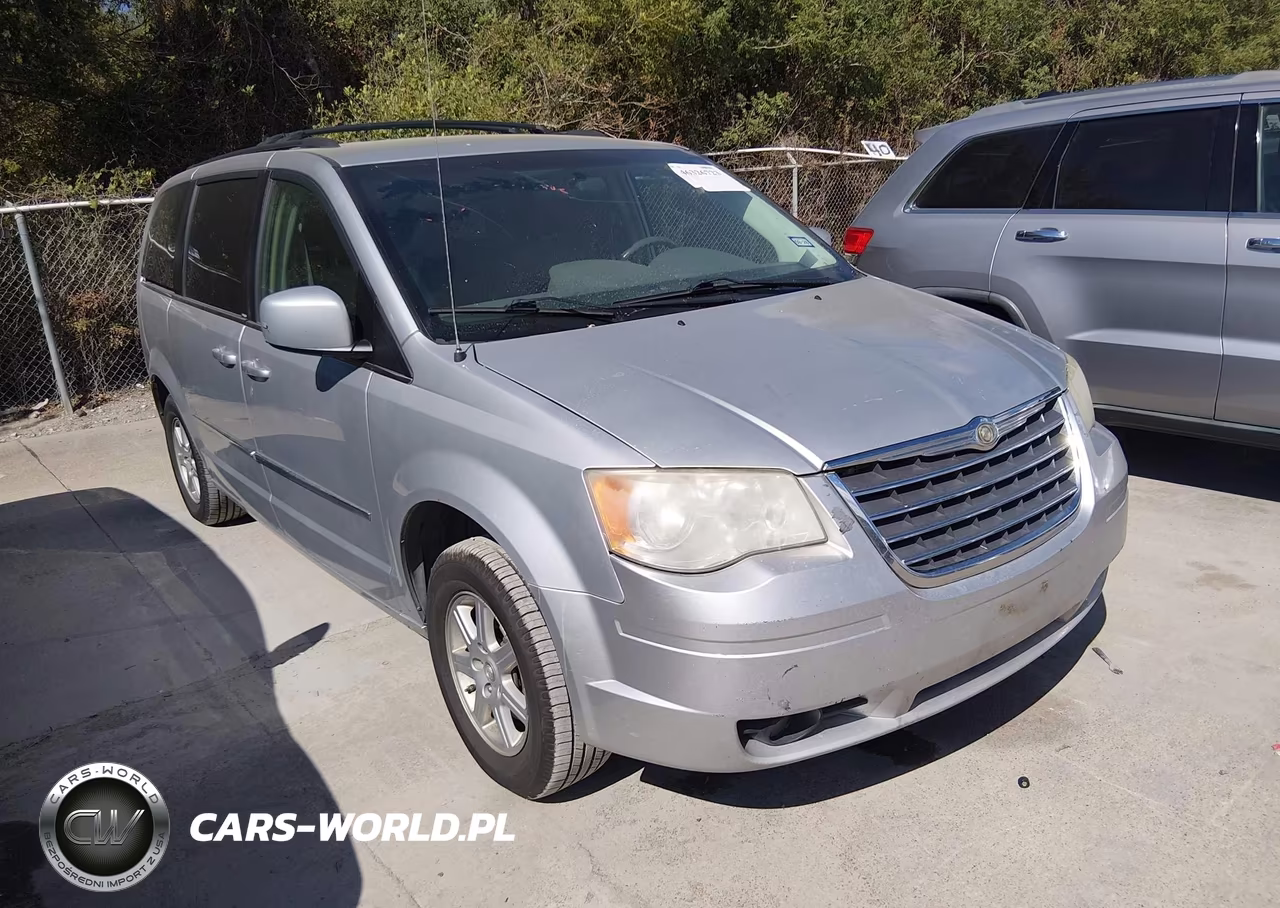 2010 Chrysler Town & Country Touring – zdjęcie 1 z 11