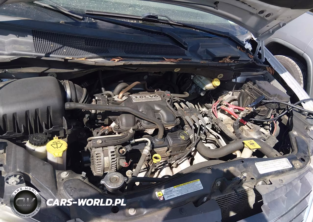 2010 Chrysler Town & Country Touring VIN:2A4RR5D14AR155780 - 10
