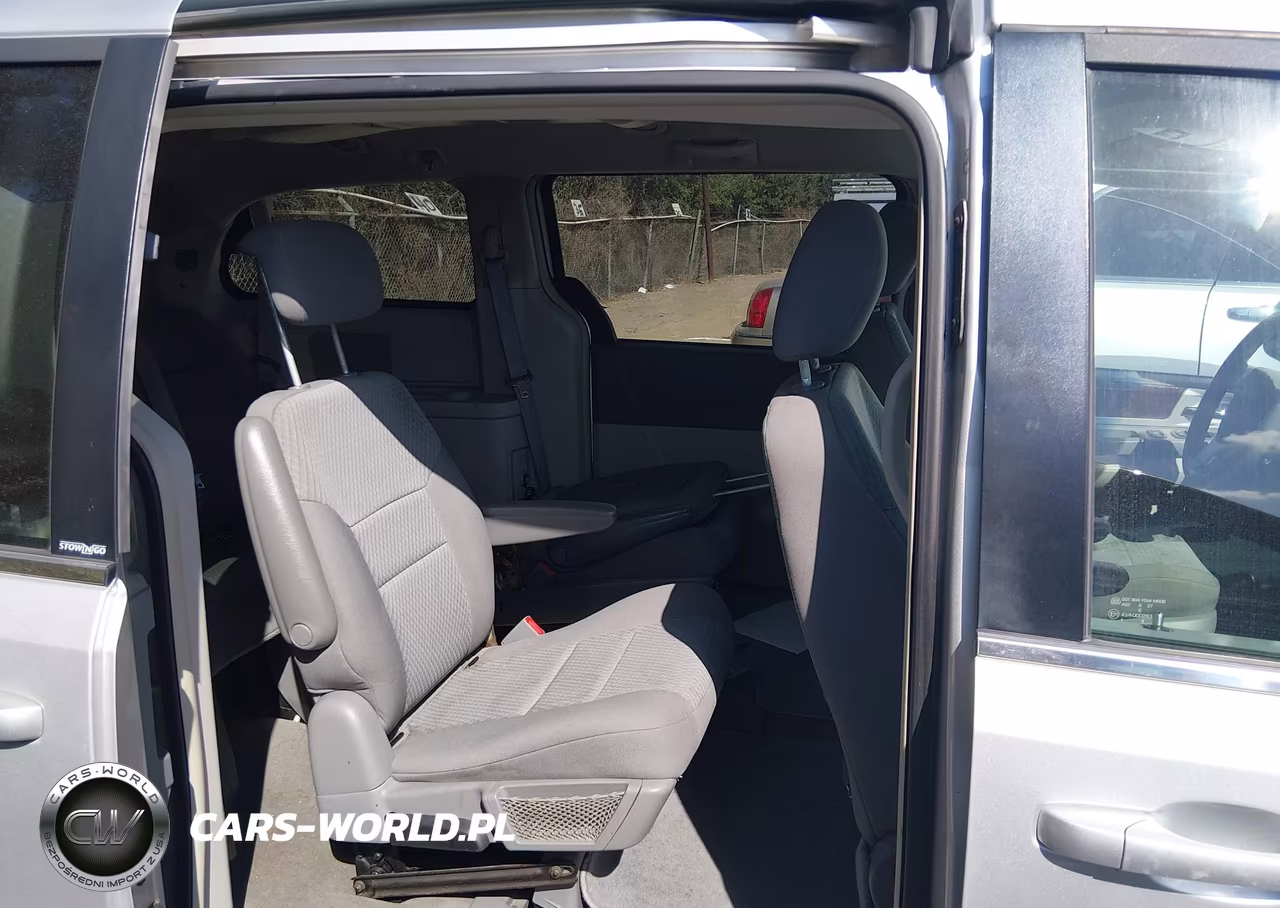 2010 Chrysler Town & Country Touring VIN:2A4RR5D14AR155780 - 8
