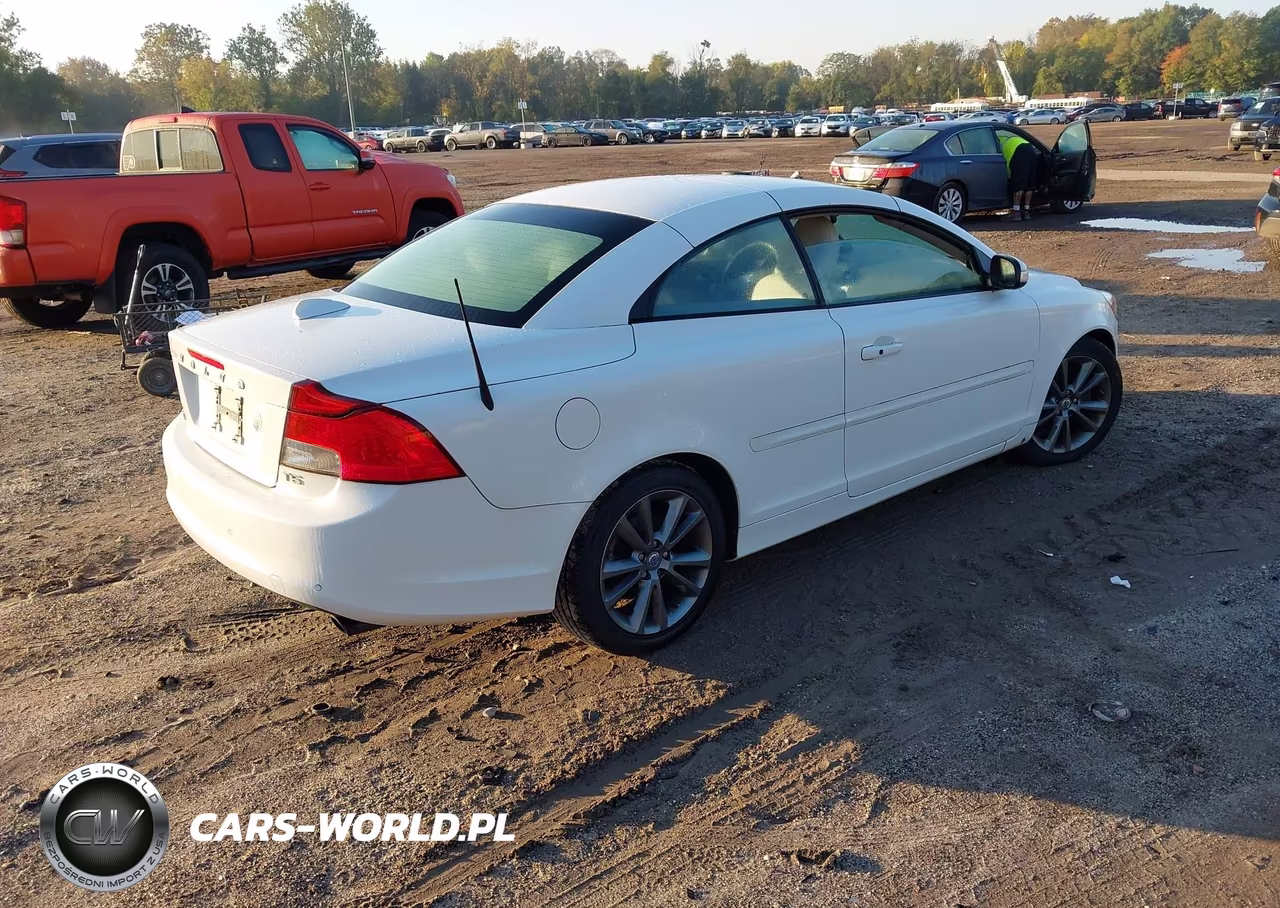 2012 Volvo C70 T5 VIN:YV1672MCXCJ123142 - 4