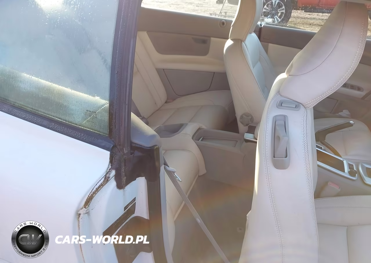 2012 Volvo C70 T5 VIN:YV1672MCXCJ123142 - 8