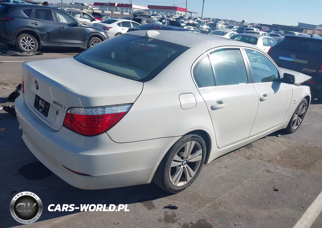 2010 BMW 528I xDrive VIN:WBANV1C59AC158600 - 4
