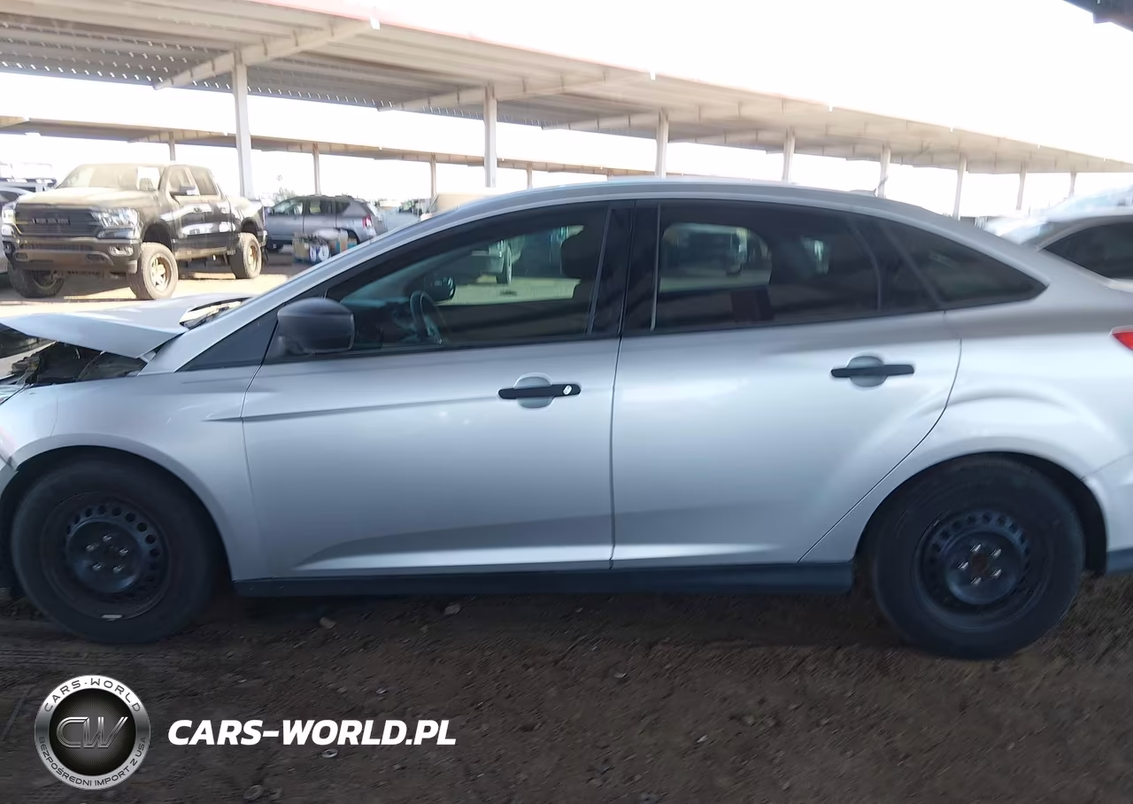 2018 Ford Focus S VIN:1FADP3E25JL322812 - 14