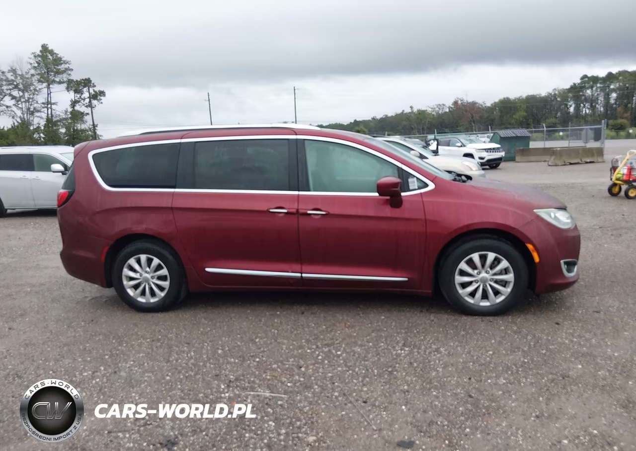 2019 Chrysler Pacifica Touring L VIN:2C4RC1BG7KR539271 - 13
