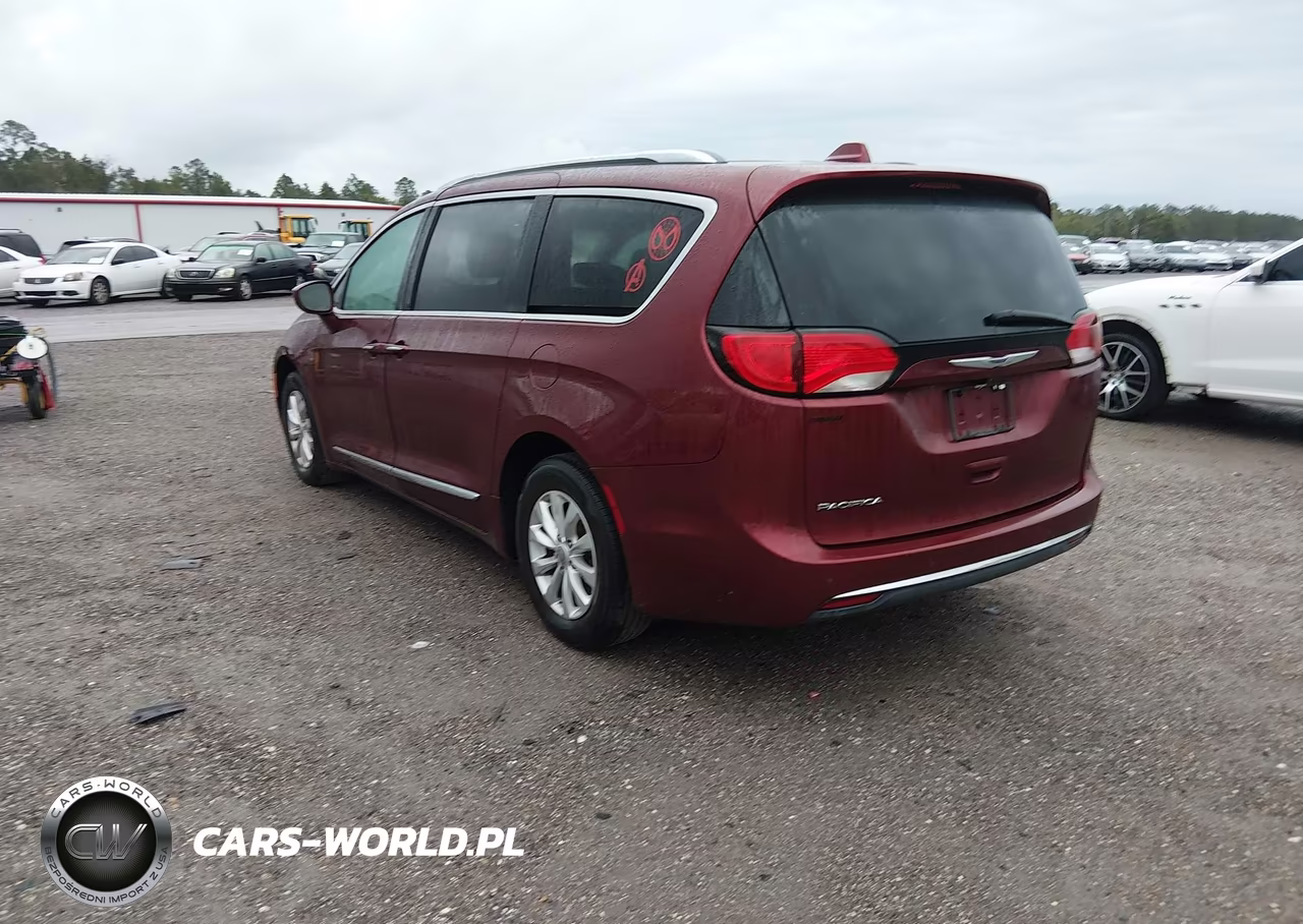 2019 Chrysler Pacifica Touring L VIN:2C4RC1BG7KR539271 - 3