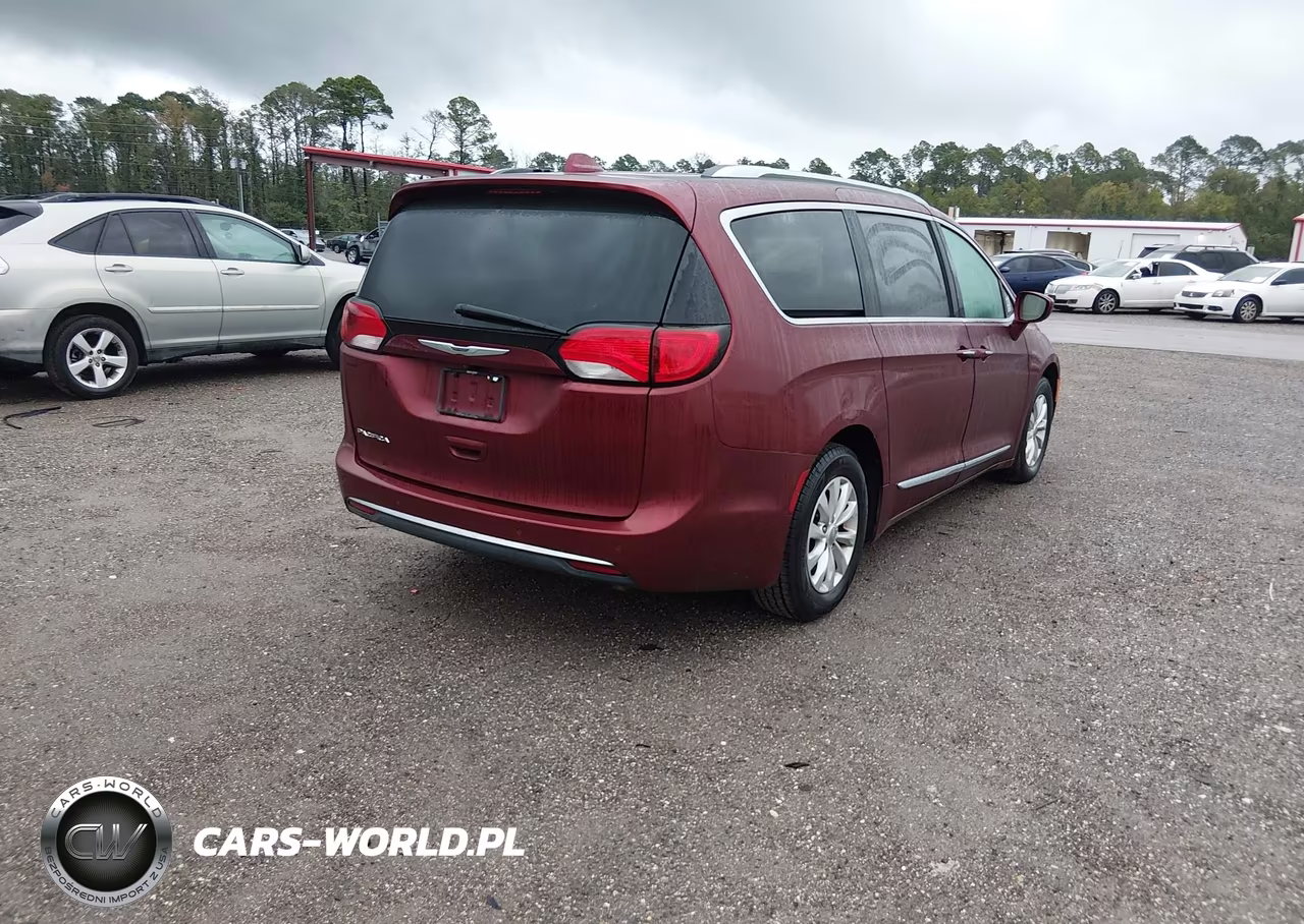 2019 Chrysler Pacifica Touring L VIN:2C4RC1BG7KR539271 - 4