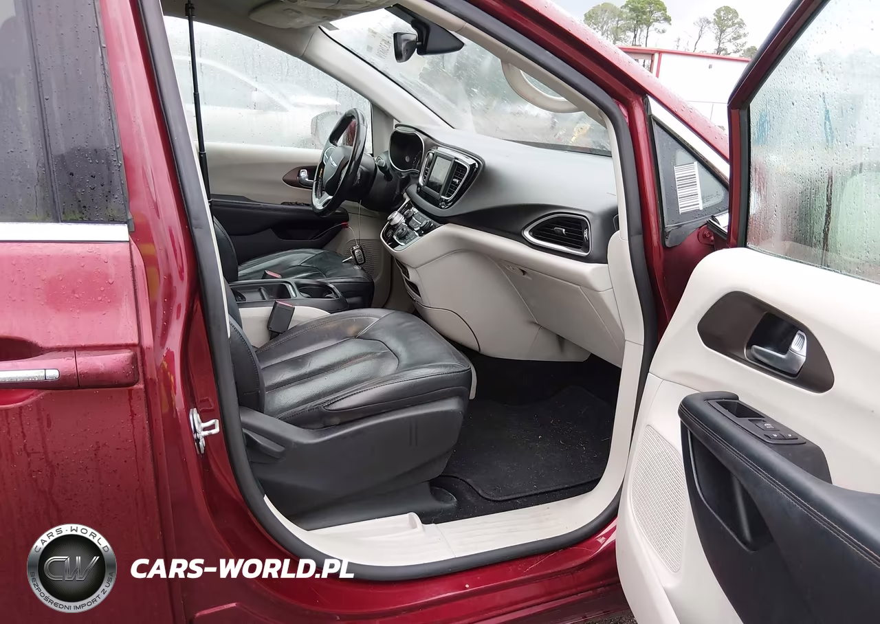 2019 Chrysler Pacifica Touring L VIN:2C4RC1BG7KR539271 - 5