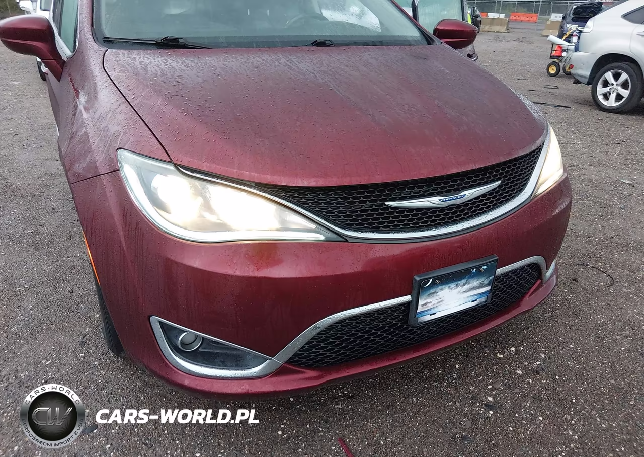 2019 Chrysler Pacifica Touring L VIN:2C4RC1BG7KR539271 - 6