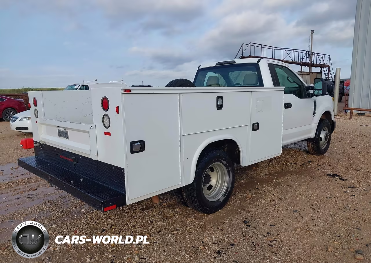 2018 Ford F-350 Chassis Xl VIN:1FDRF3G69JEC69602 - 4