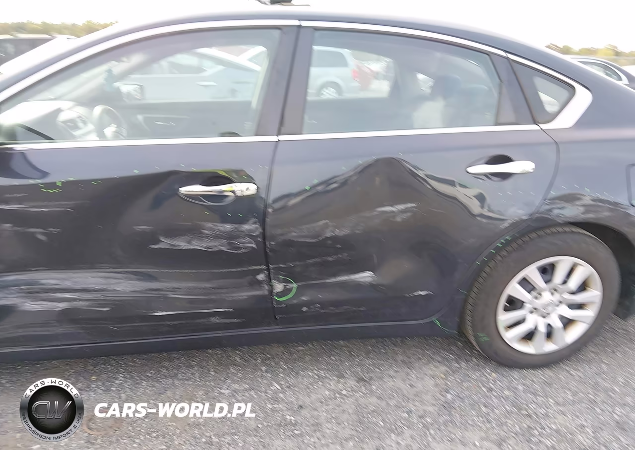 2018 Nissan Altima 2.5 S VIN:1N4AL3AP1JC124390 - 17