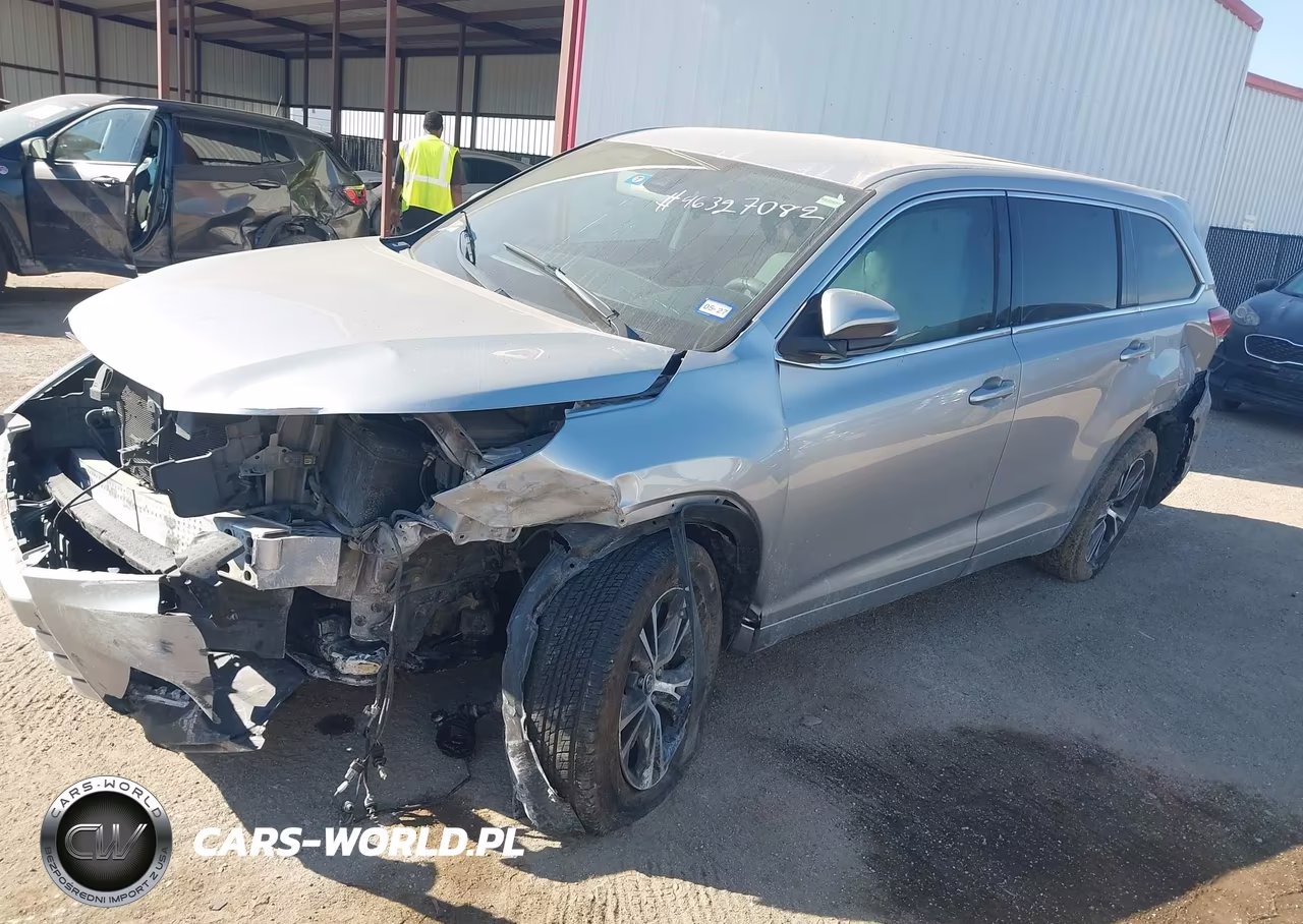 2017 Toyota Highlander Le VIN:5TDZARFH8HS030264 - 2