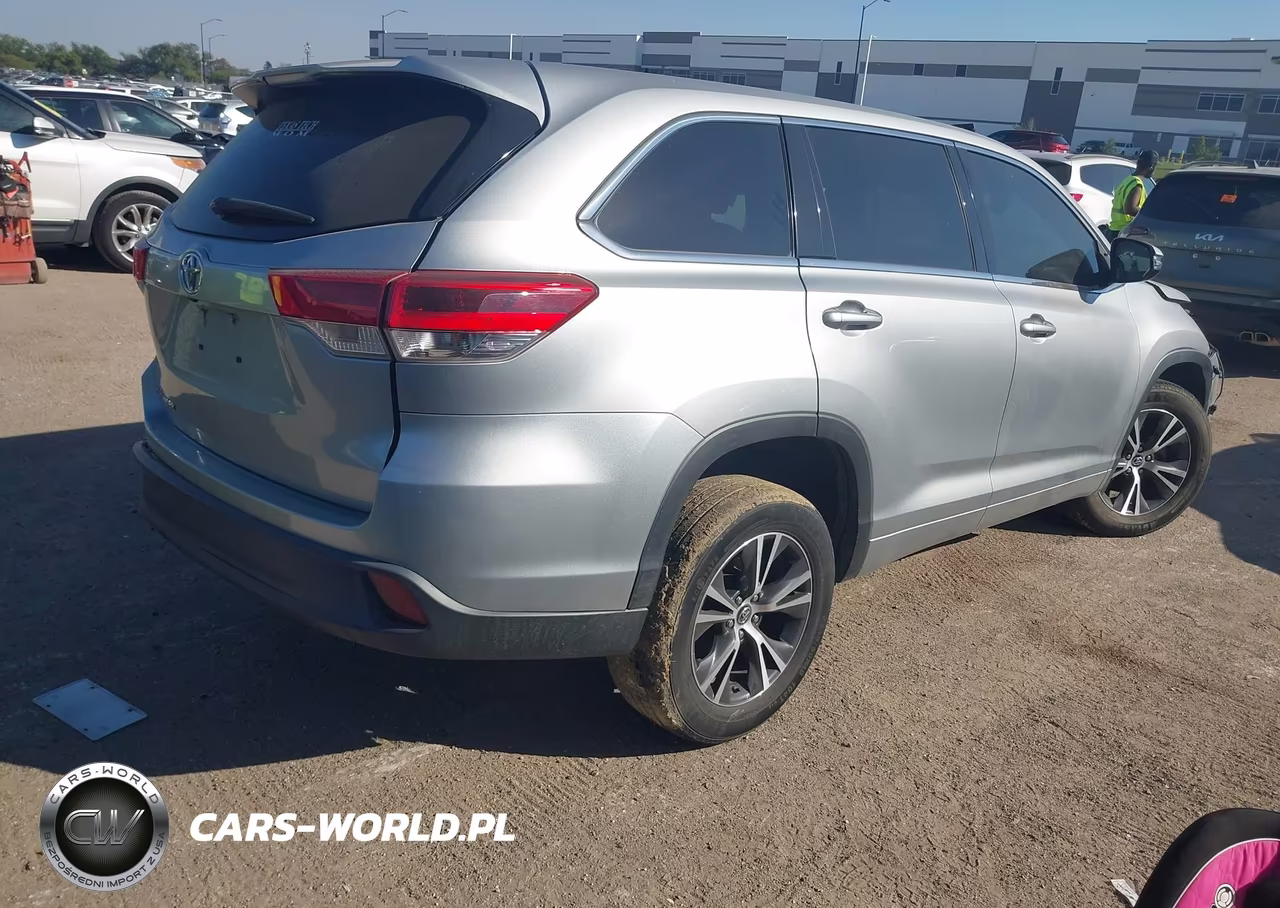 2017 Toyota Highlander Le VIN:5TDZARFH8HS030264 - 4