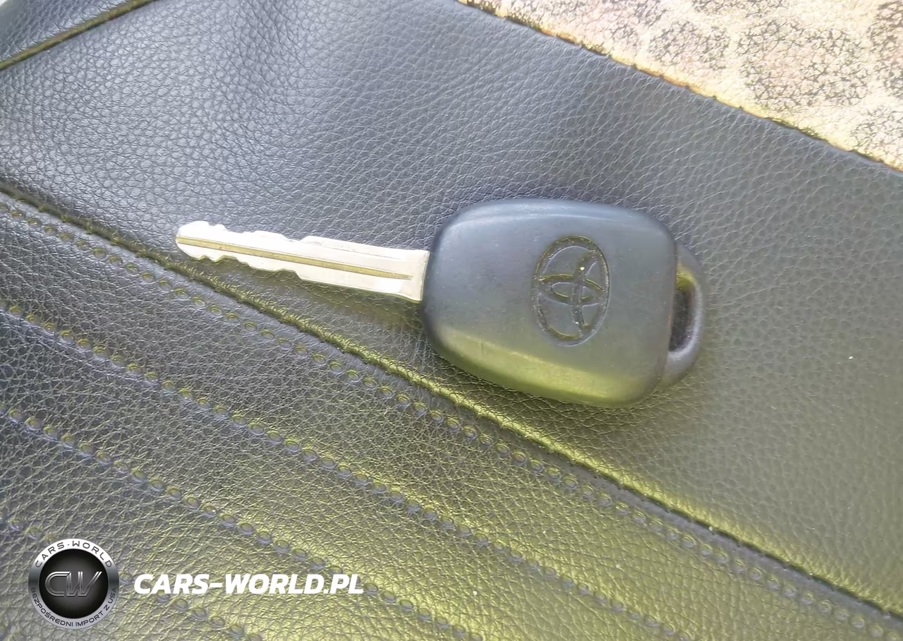 2016 Toyota Corolla Le Plus VIN:5YFBURHE0GP536464 - 11