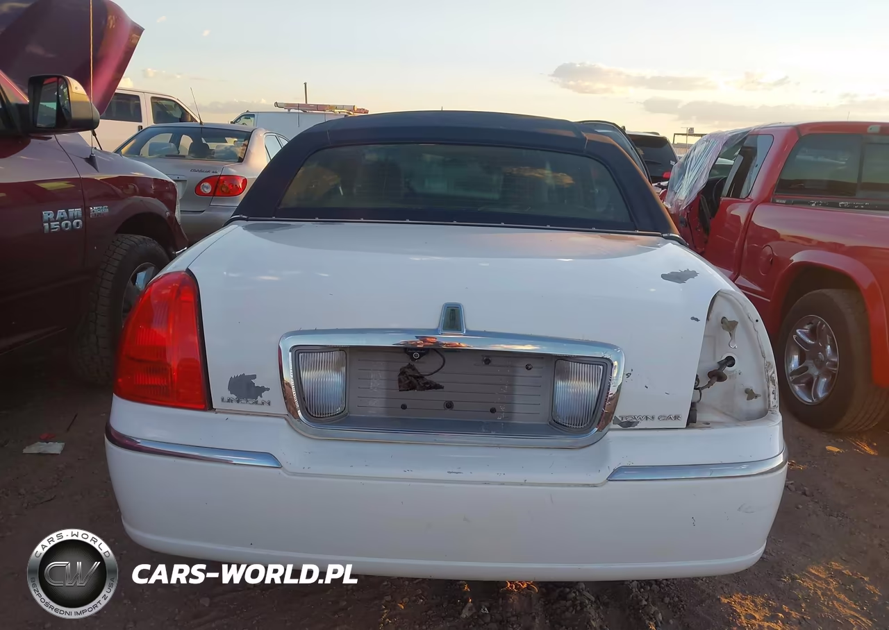 2006 Lincoln Town Car Signature VIN:1LNHM81W36Y641450 - 17