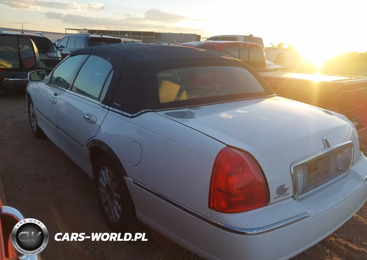2006 Lincoln Town Car Signature VIN:1LNHM81W36Y641450 - 3