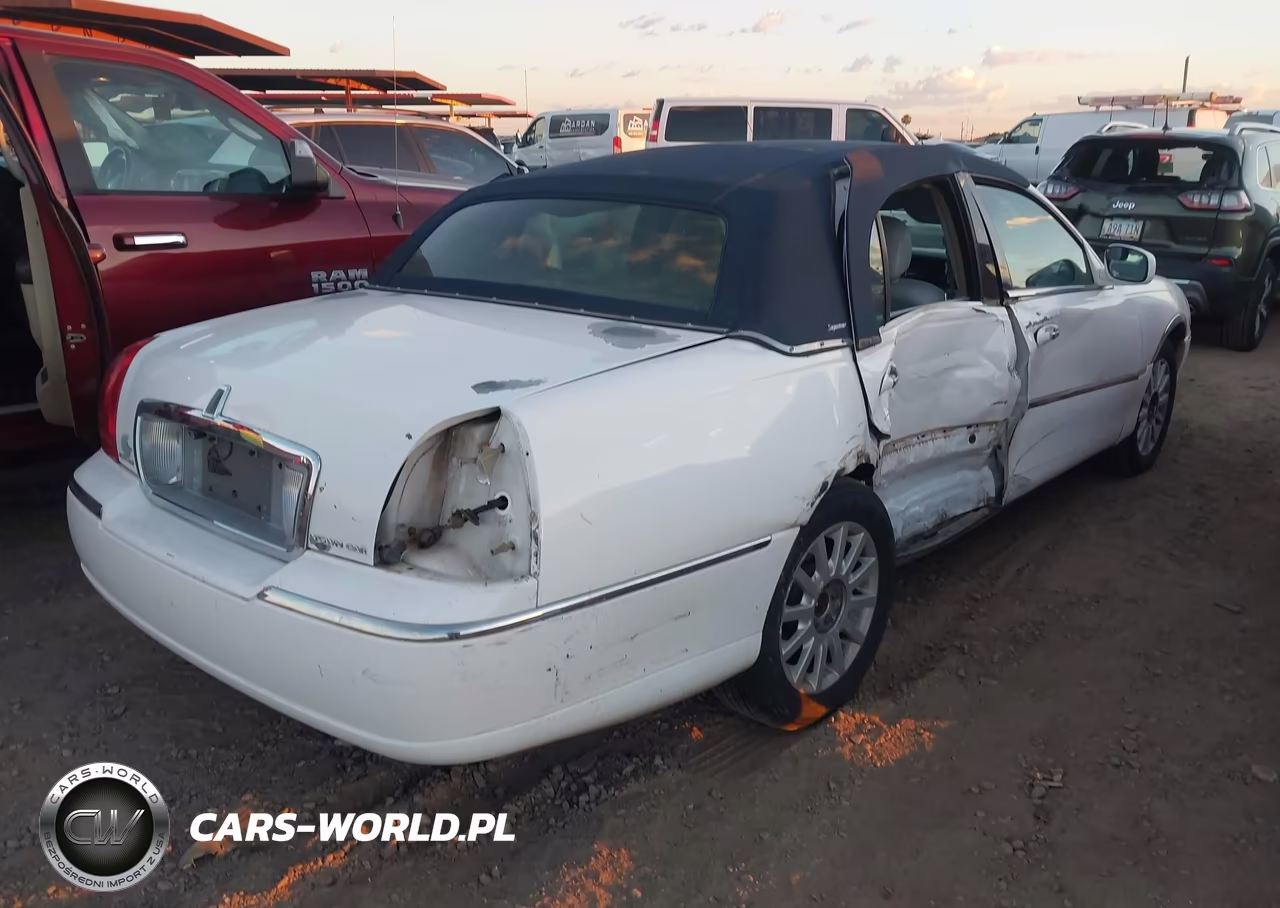2006 Lincoln Town Car Signature VIN:1LNHM81W36Y641450 - 4