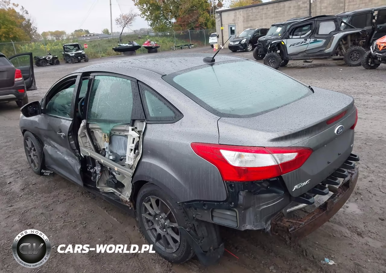 2014 Ford Focus Se VIN:1FADP3F24EL265930 - 3