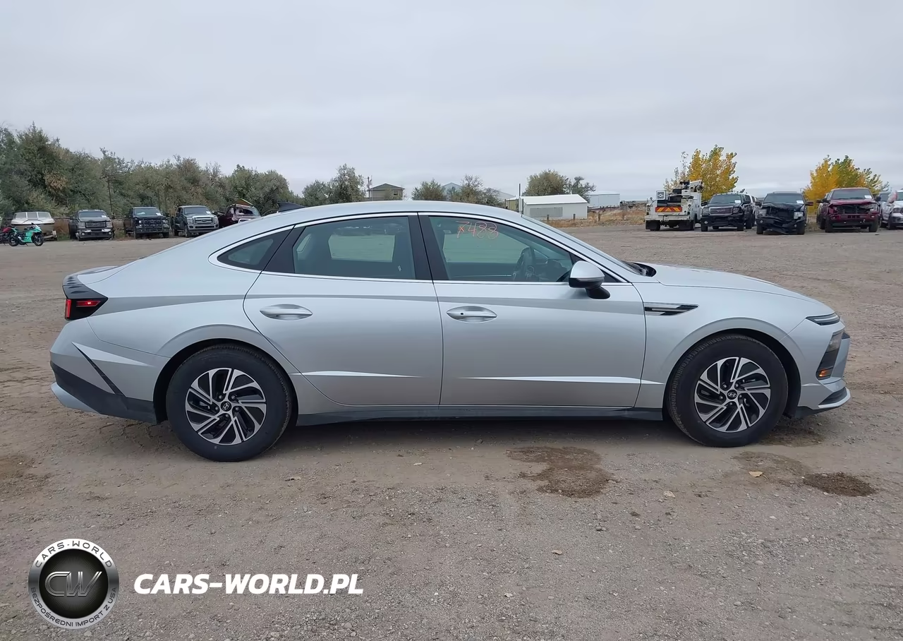 2026 Hyundai Sonata Hybrid Blue VIN:KMHL24JJ3TA168411 - 14