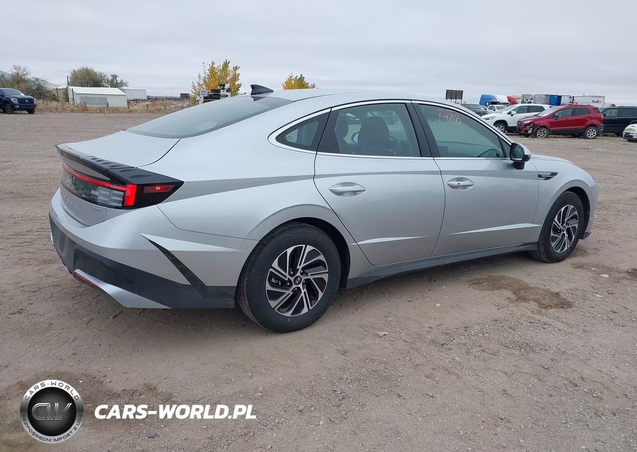 2026 Hyundai Sonata Hybrid Blue VIN:KMHL24JJ3TA168411 - 4
