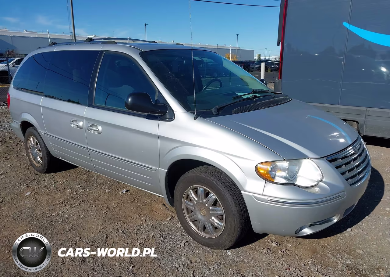2005 Chrysler Town & Country Limited VIN:2C4GP64L95R267197 - 1