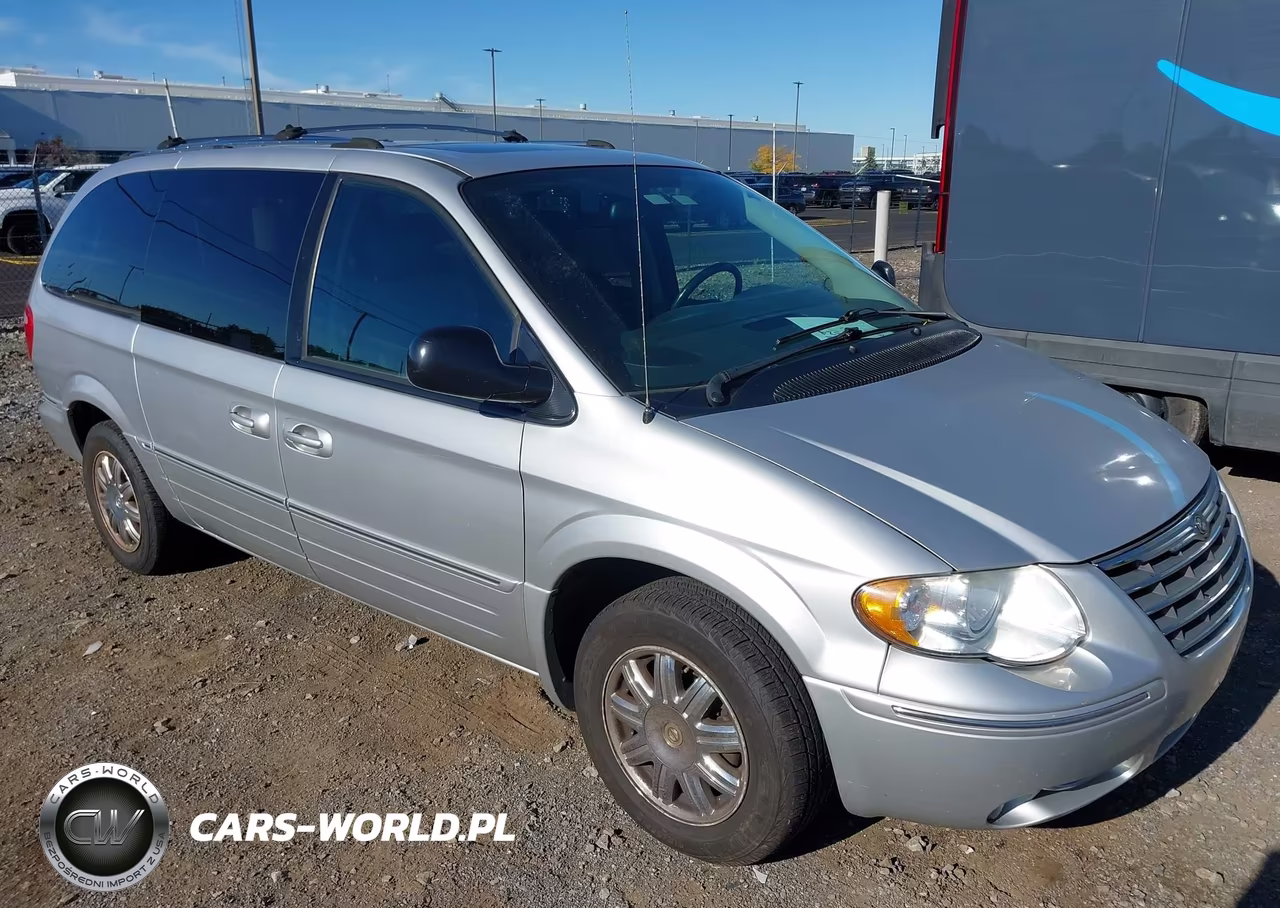 2005 Chrysler Town & Country Limited VIN:2C4GP64L95R267197 - 6
