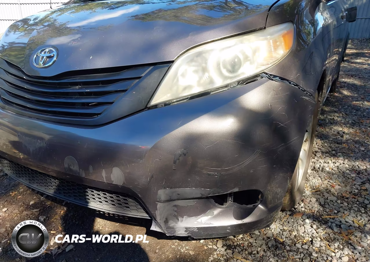 2011 Toyota Sienna Base V6 VIN:5TDZK3DC3BS095564 - 12