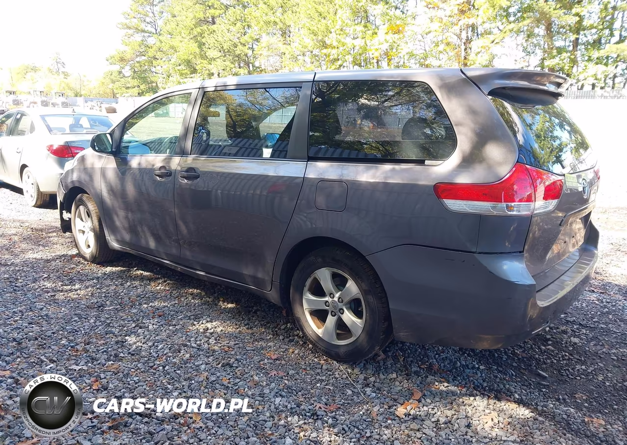 2011 Toyota Sienna Base V6 VIN:5TDZK3DC3BS095564 - 3