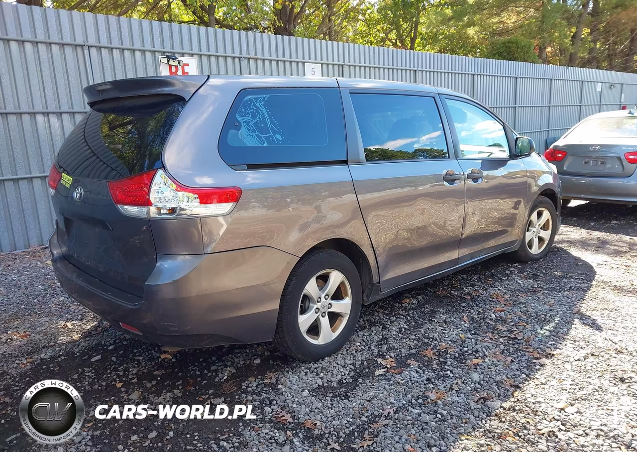 2011 Toyota Sienna Base V6 VIN:5TDZK3DC3BS095564 - 4