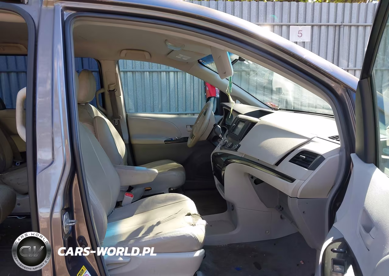 2011 Toyota Sienna Base V6 VIN:5TDZK3DC3BS095564 - 5