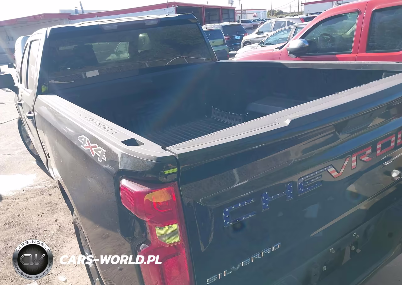 2020 Chevrolet Silverado 1500 4Wd Standard Bed Custom VIN:1GCPYBEH3LZ358114 - 3