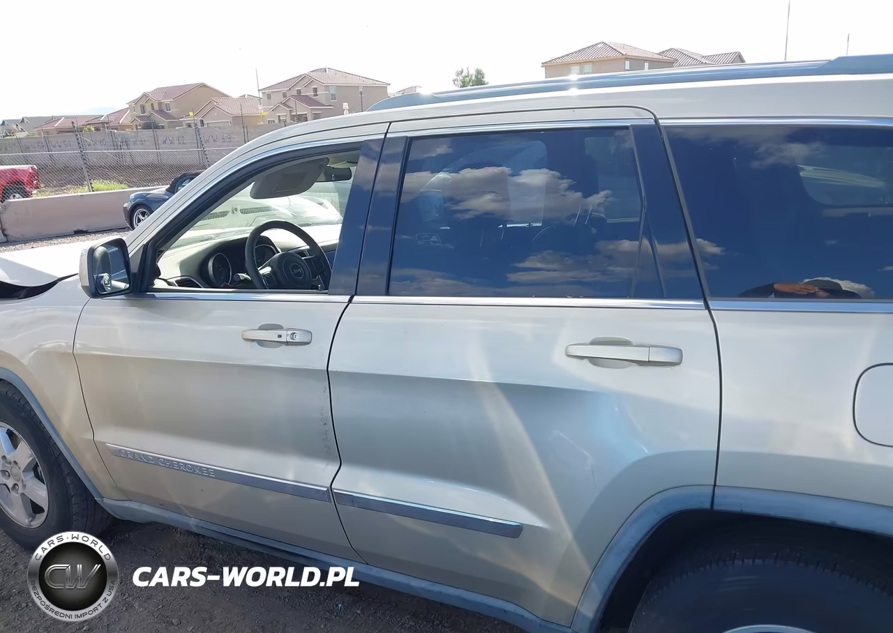 2011 Jeep Grand Cherokee Laredo VIN:1J4RS4GGXBC573480 - 14