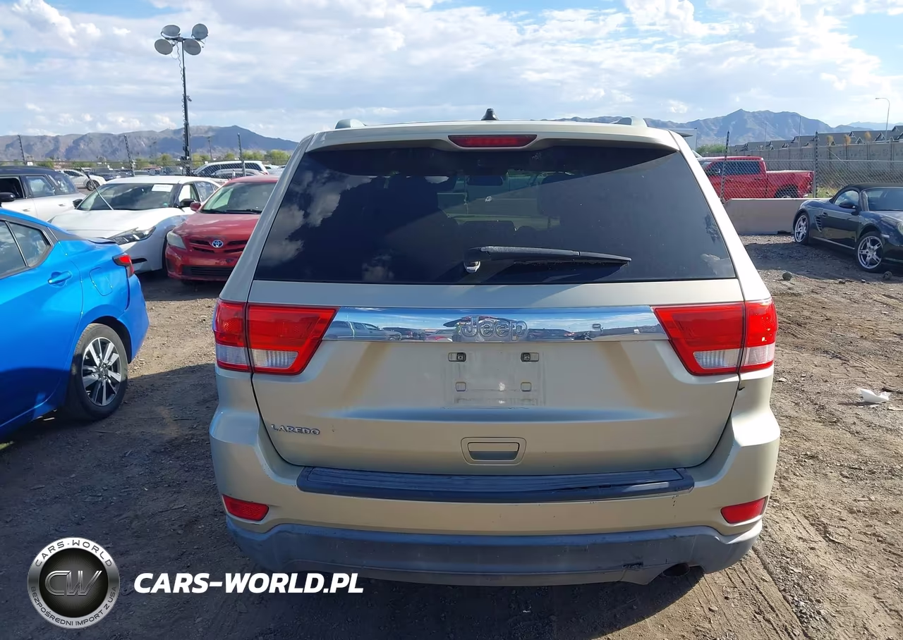 2011 Jeep Grand Cherokee Laredo VIN:1J4RS4GGXBC573480 - 16
