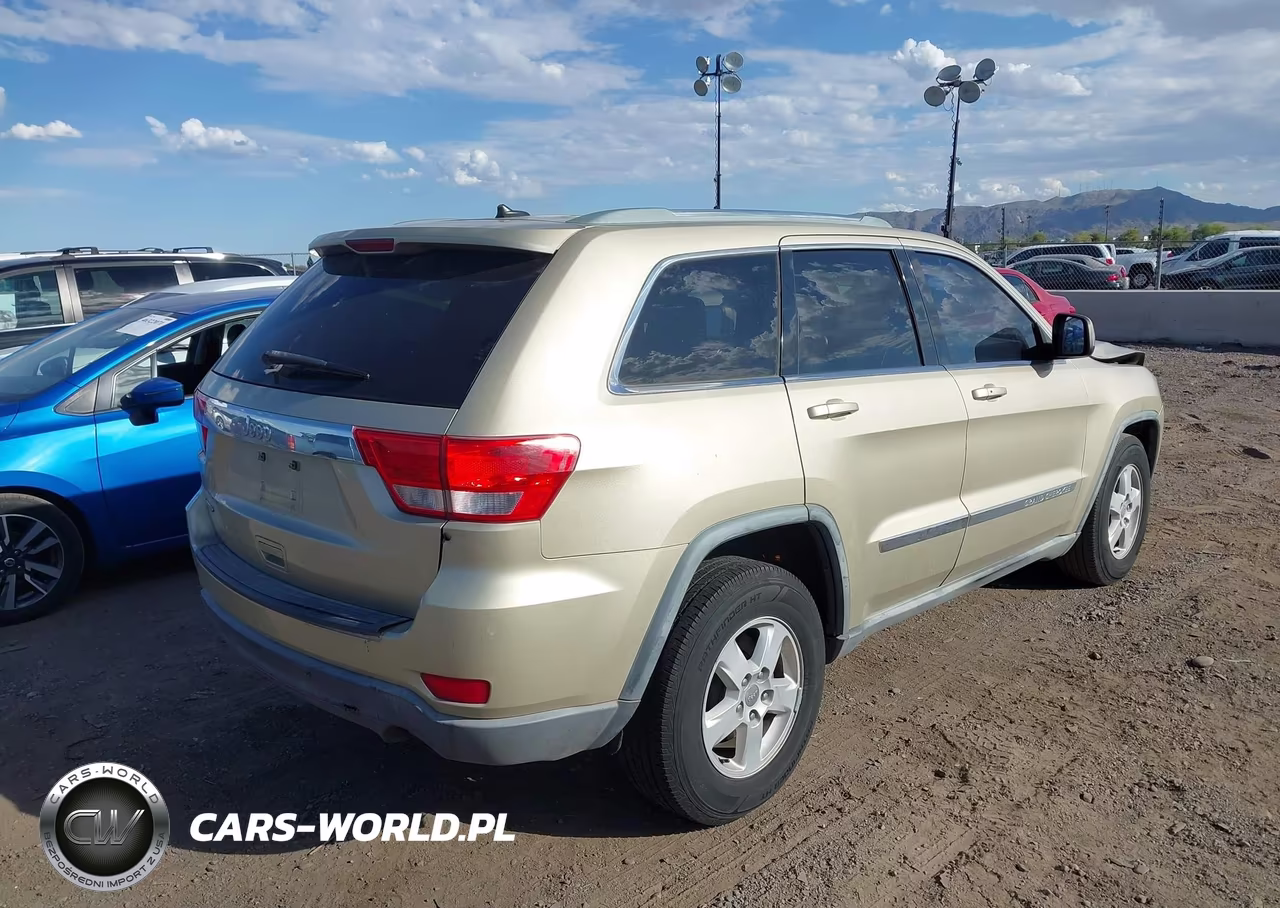 2011 Jeep Grand Cherokee Laredo VIN:1J4RS4GGXBC573480 - 4