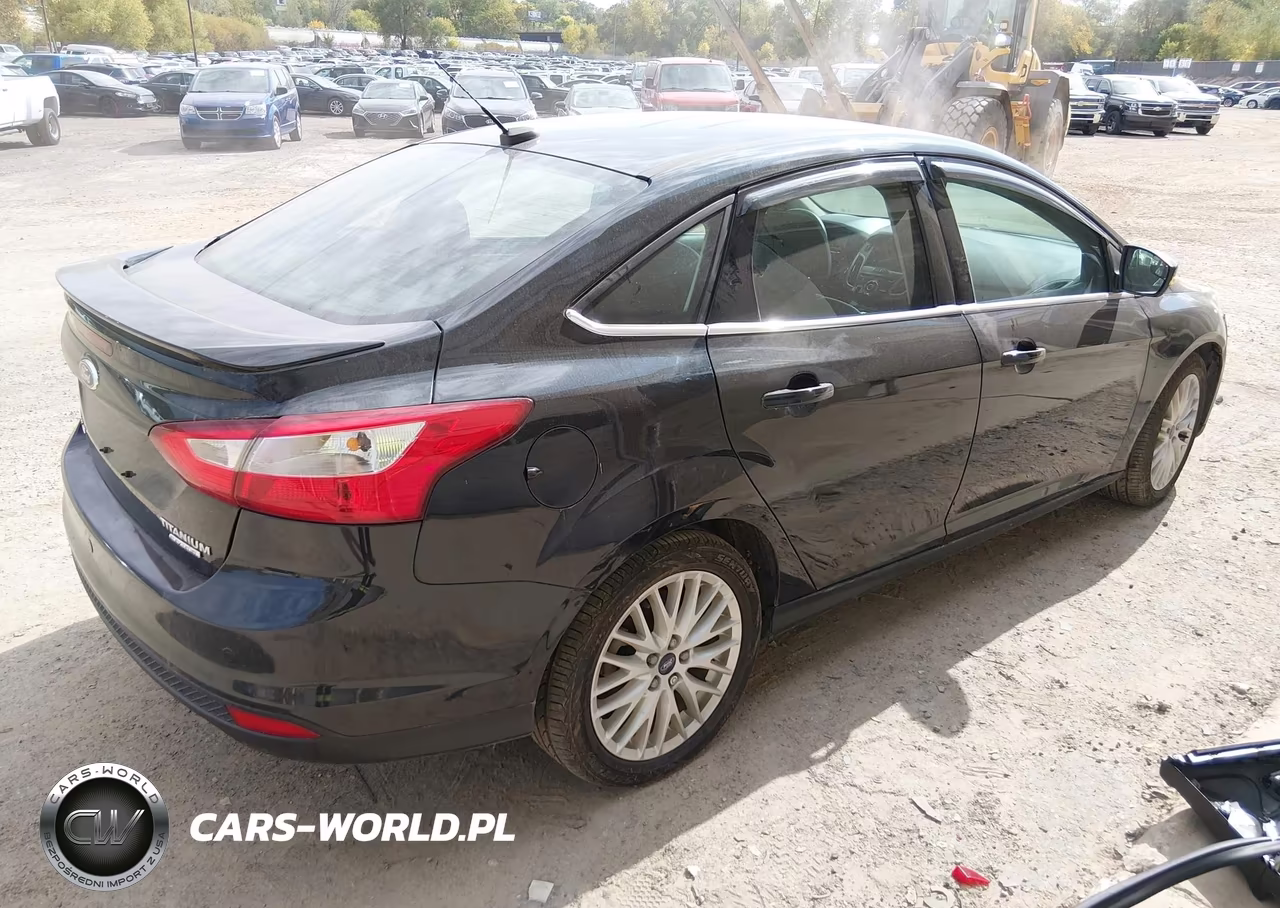 2013 Ford Focus Titanium VIN:1FADP3J28DL218146 - 4