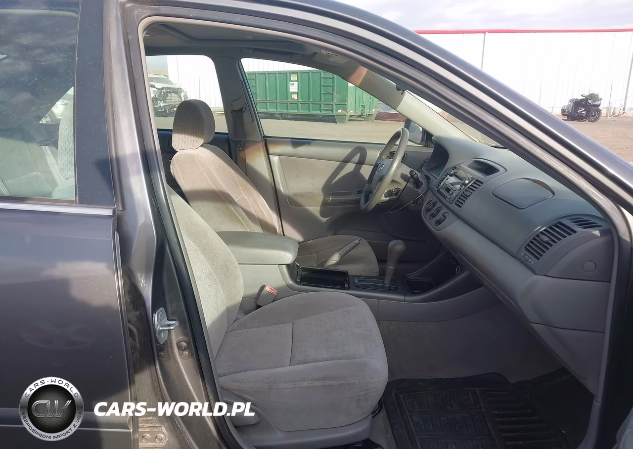 2003 Toyota Camry Le VIN:4T1BE32K03U770265 - 5