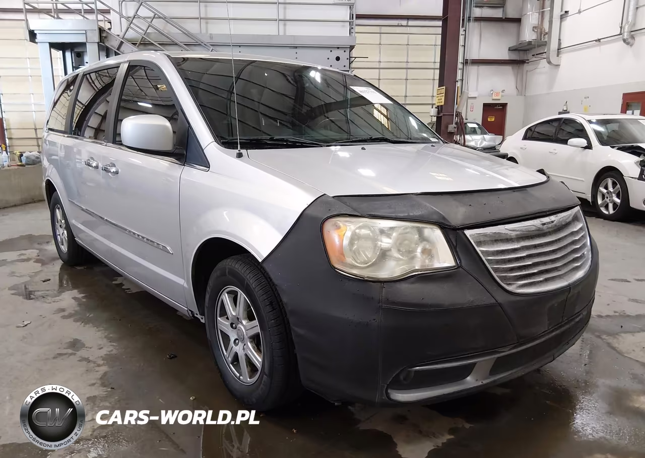 2012 Chrysler Town & Country Touring – zdjęcie 1 z 11