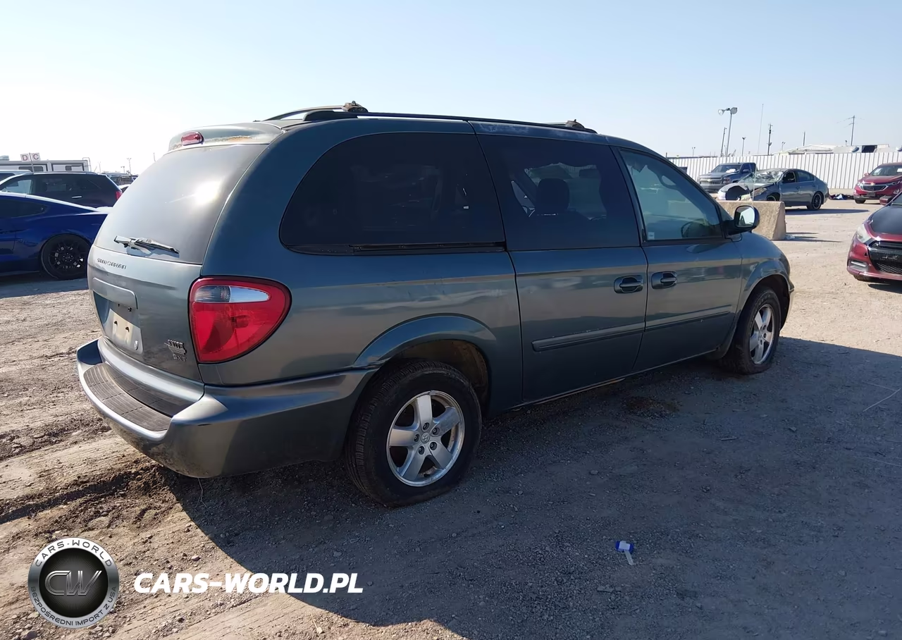2005 Dodge Grand Caravan Sxt VIN:2D4GP44L65R477084 - 4