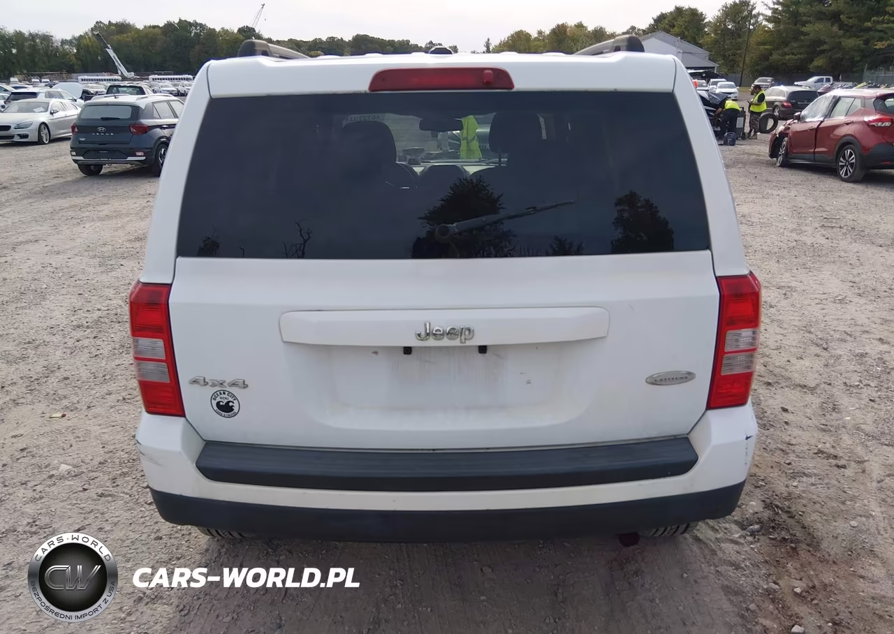 2016 Jeep Patriot Latitude VIN:1C4NJRFB9GD668303 - 16