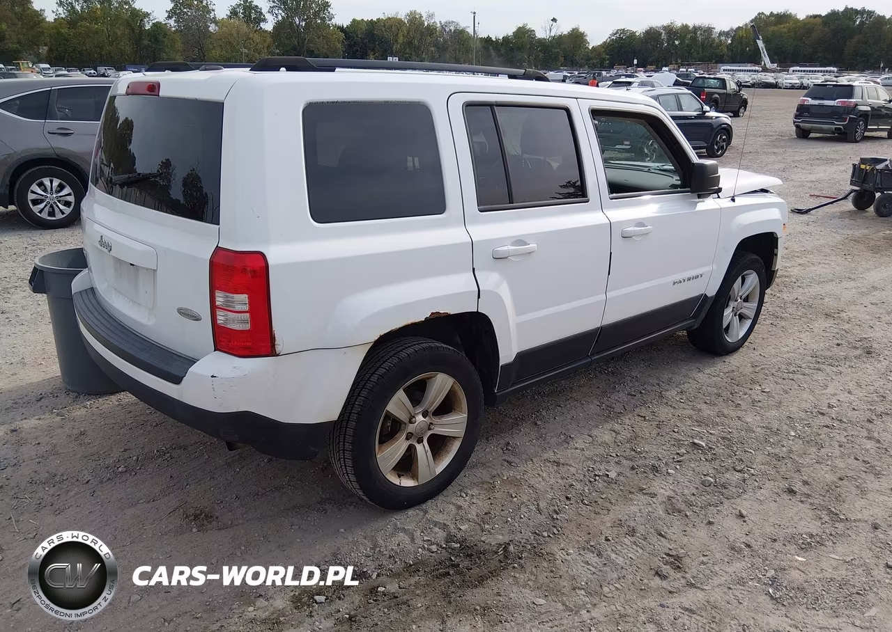 2016 Jeep Patriot Latitude VIN:1C4NJRFB9GD668303 - 4