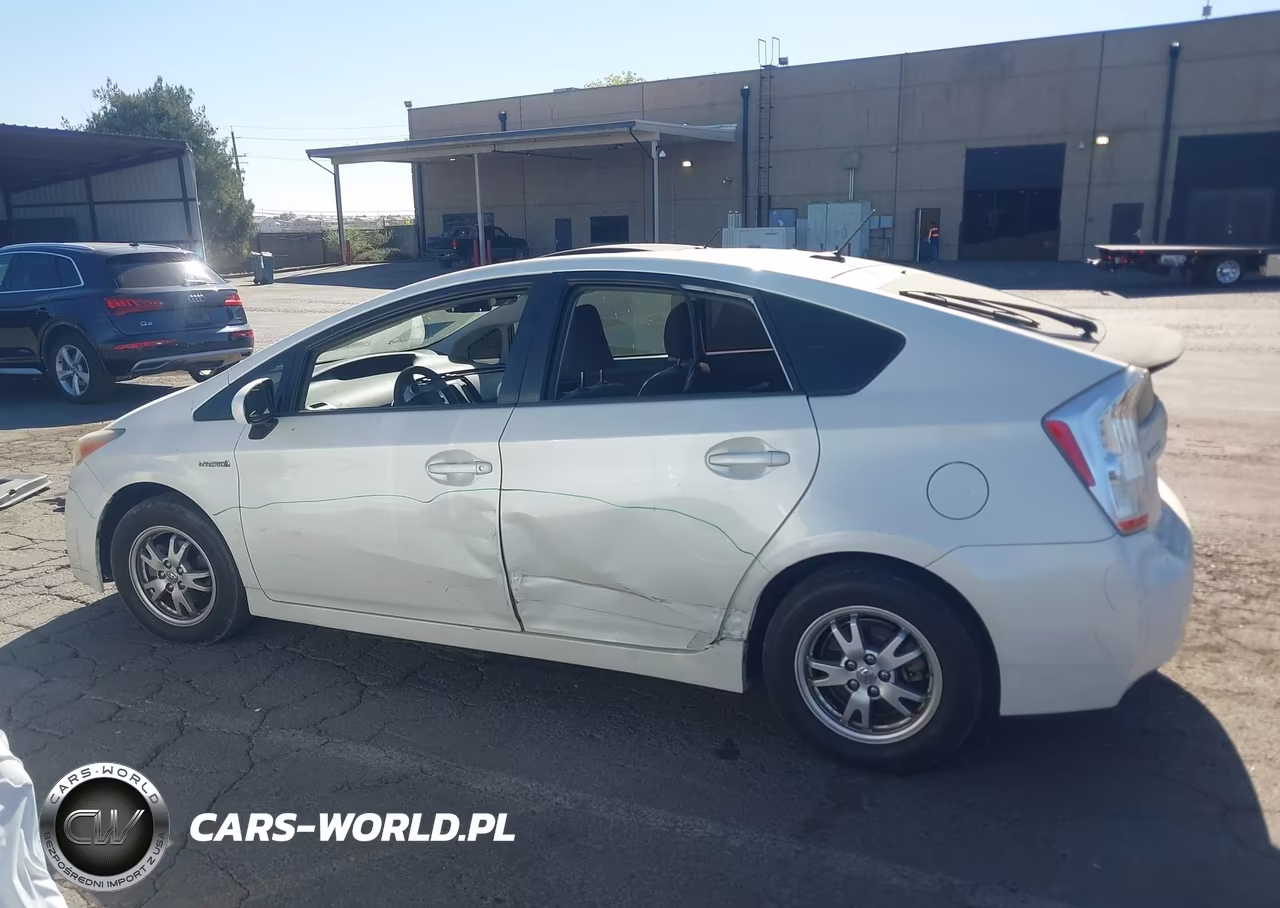 2011 Toyota Prius Two VIN:JTDKN3DUXB1472826 - 15