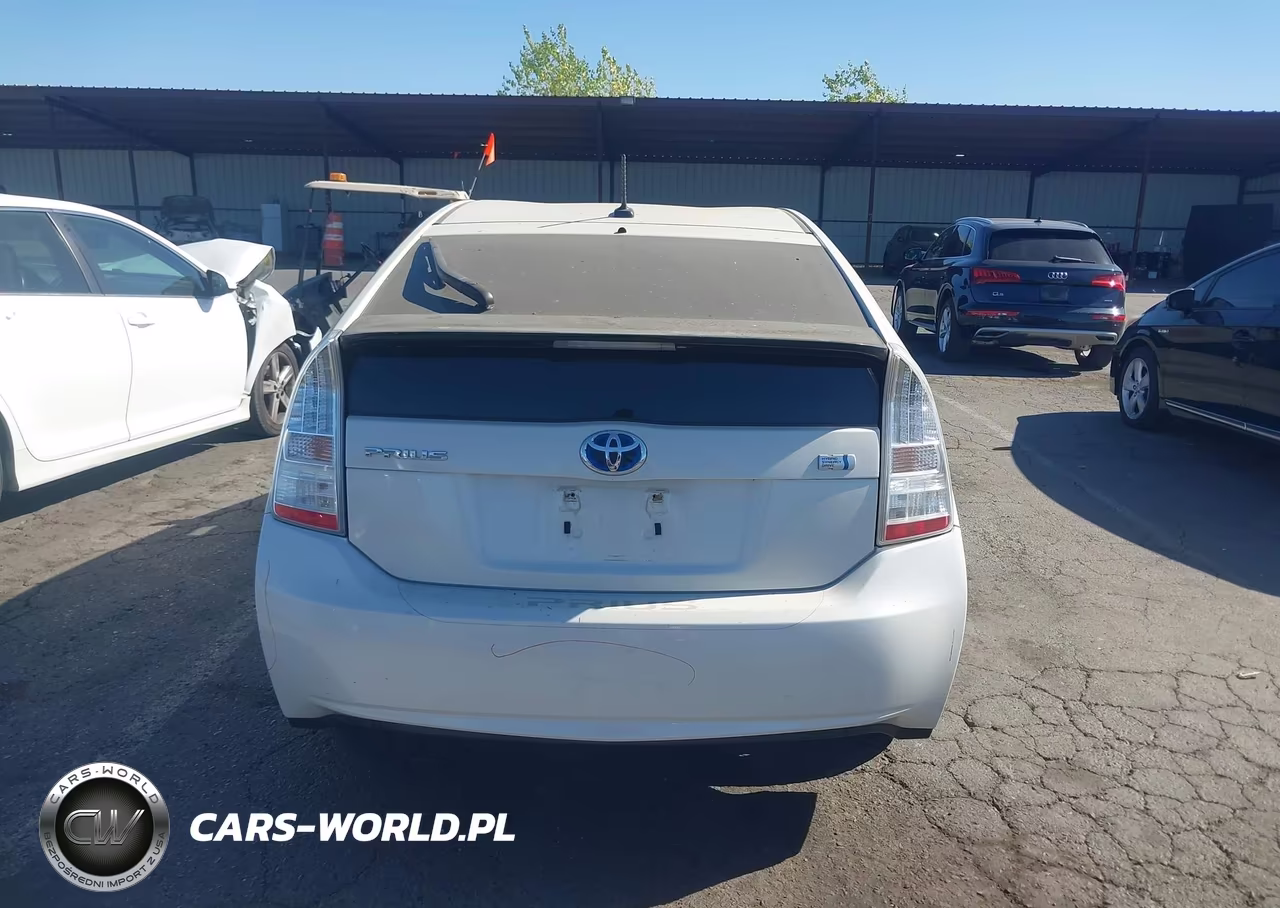 2011 Toyota Prius Two VIN:JTDKN3DUXB1472826 - 17