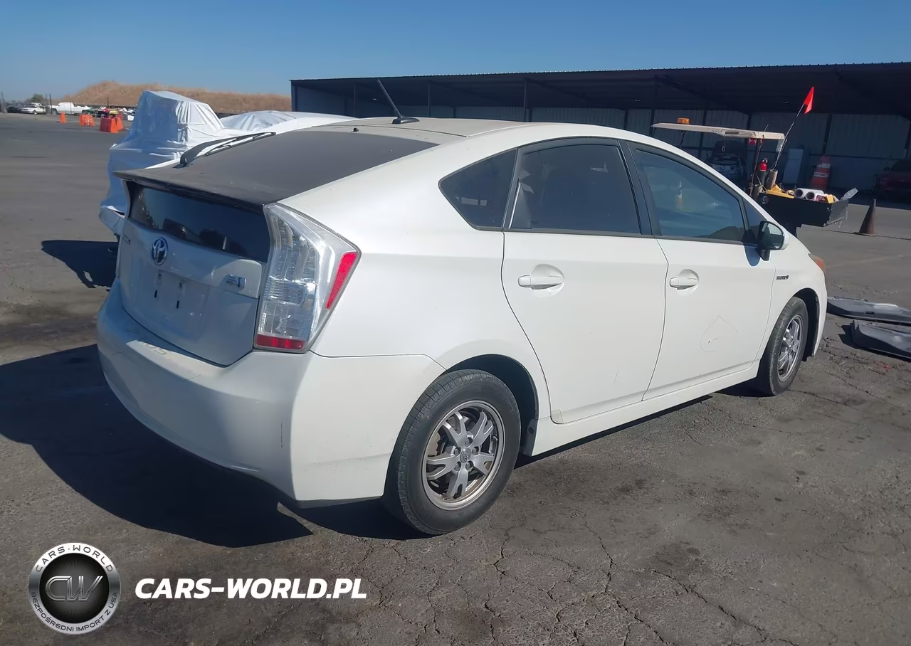 2011 Toyota Prius Two VIN:JTDKN3DUXB1472826 - 4