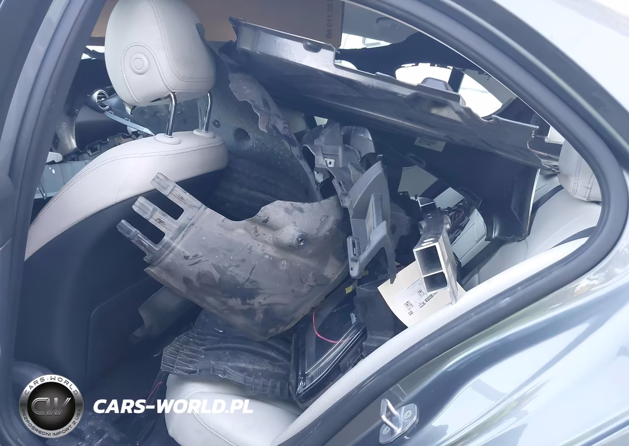 2017 Mercedes-Benz C 300 VIN:55SWF4JB3HU222351 - 18