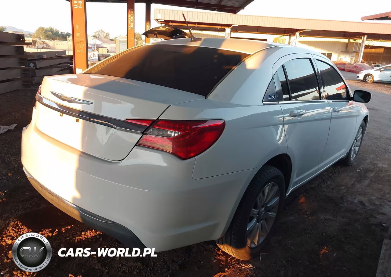 2014 Chrysler 200 Touring VIN:1C3CCBBB5EN118042 - 4