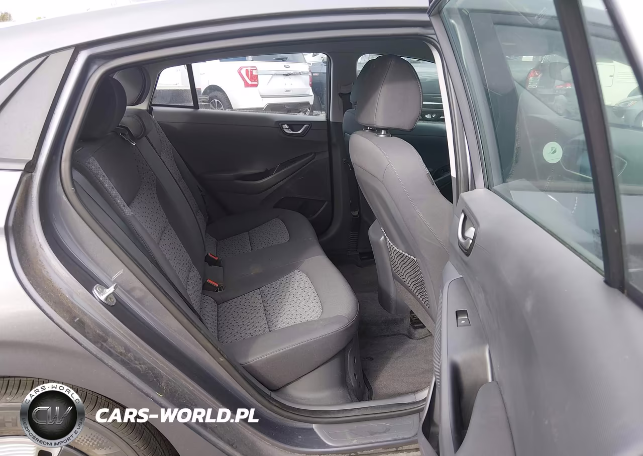 2018 Hyundai Ioniq Hybrid Blue VIN:KMHC65LC7JU100620 - 8