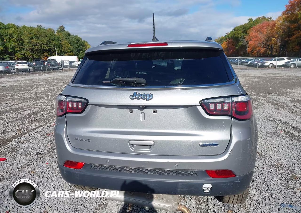 2018 Jeep Compass Latitude 4X4 VIN:3C4NJDBB7JT150328 - 15