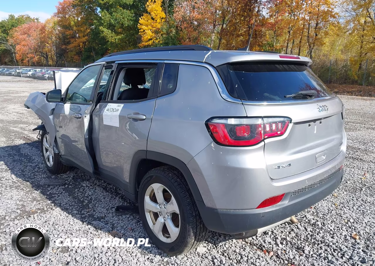 2018 Jeep Compass Latitude 4X4 VIN:3C4NJDBB7JT150328 - 3