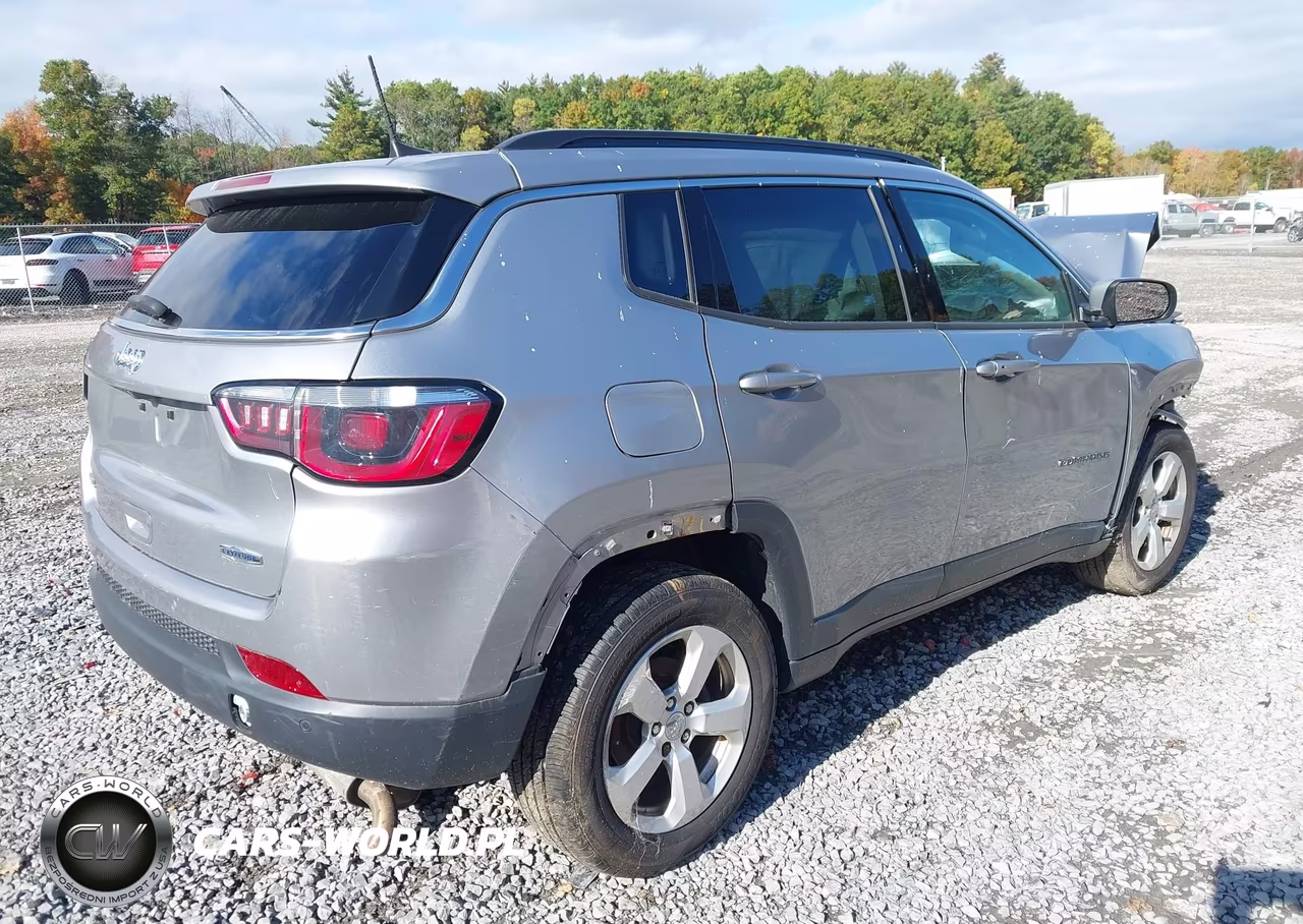 2018 Jeep Compass Latitude 4X4 VIN:3C4NJDBB7JT150328 - 4