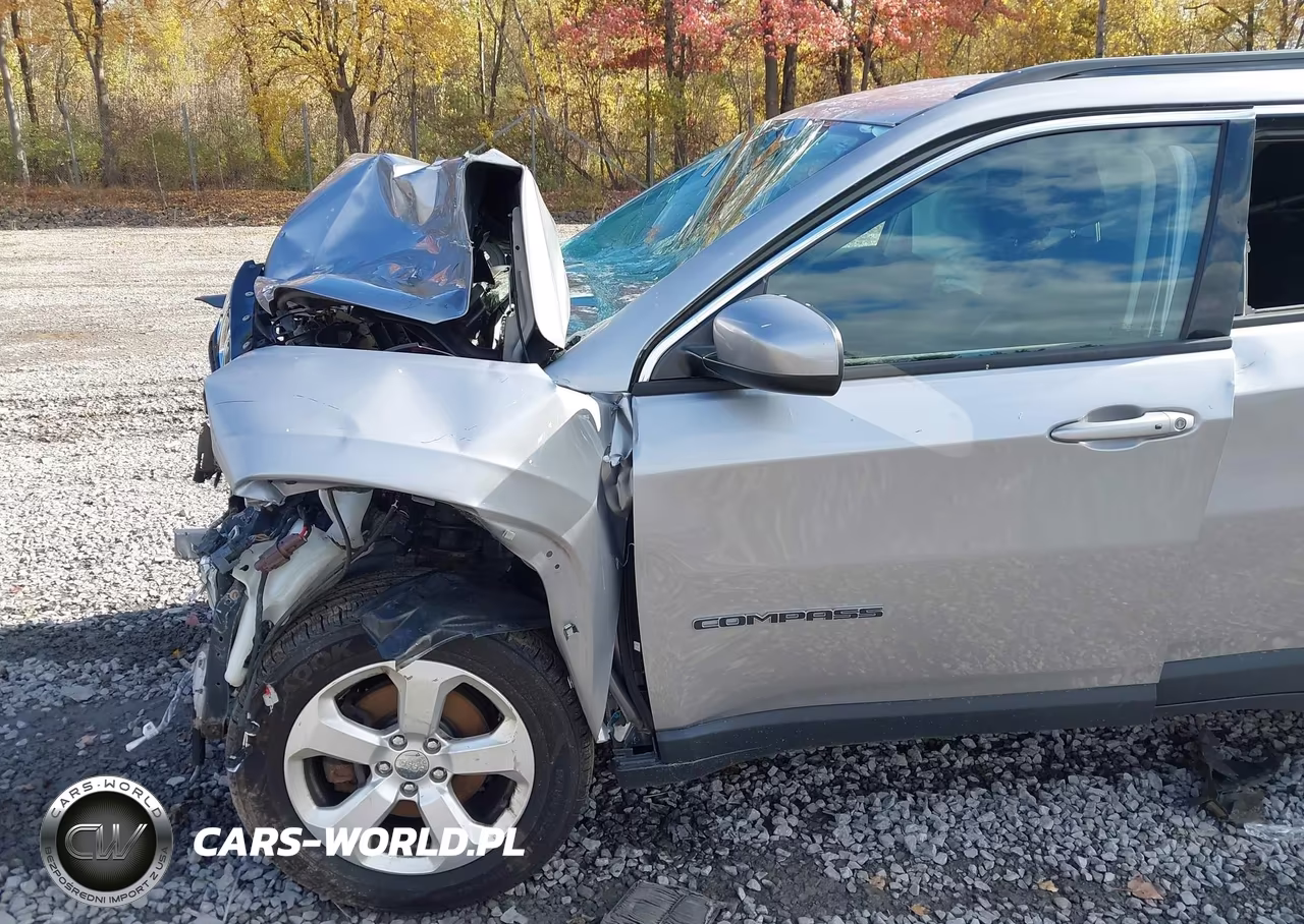 2018 Jeep Compass Latitude 4X4 VIN:3C4NJDBB7JT150328 - 6